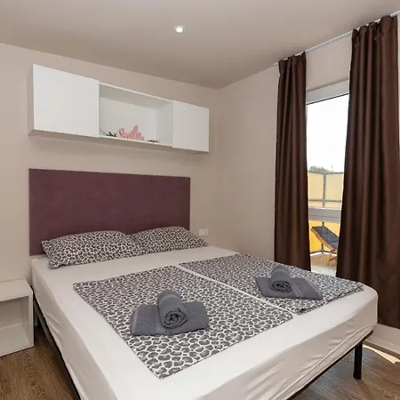 Holiday home Mobile House Kastanjola Biograd Na Moru