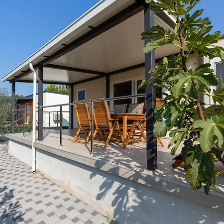 Holiday home Mobile House Kastanjola